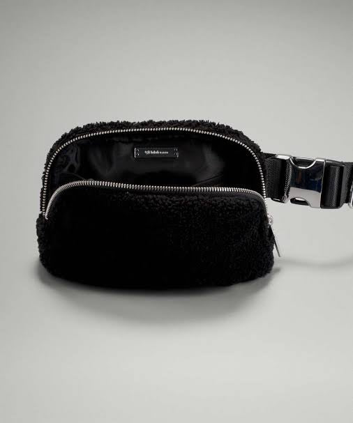 Lululemon cheapest Fleece Belt Bag black